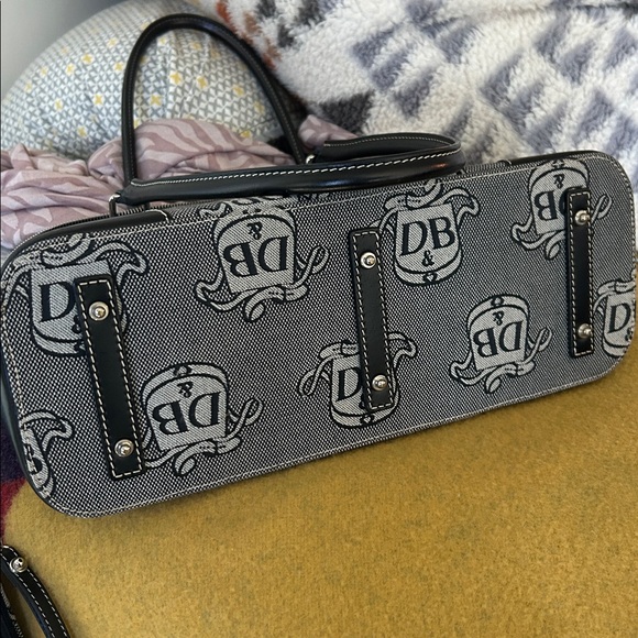 Vintage Dooney and Bourke signature Donegal Crest domed satchel - Picture 6 of 7